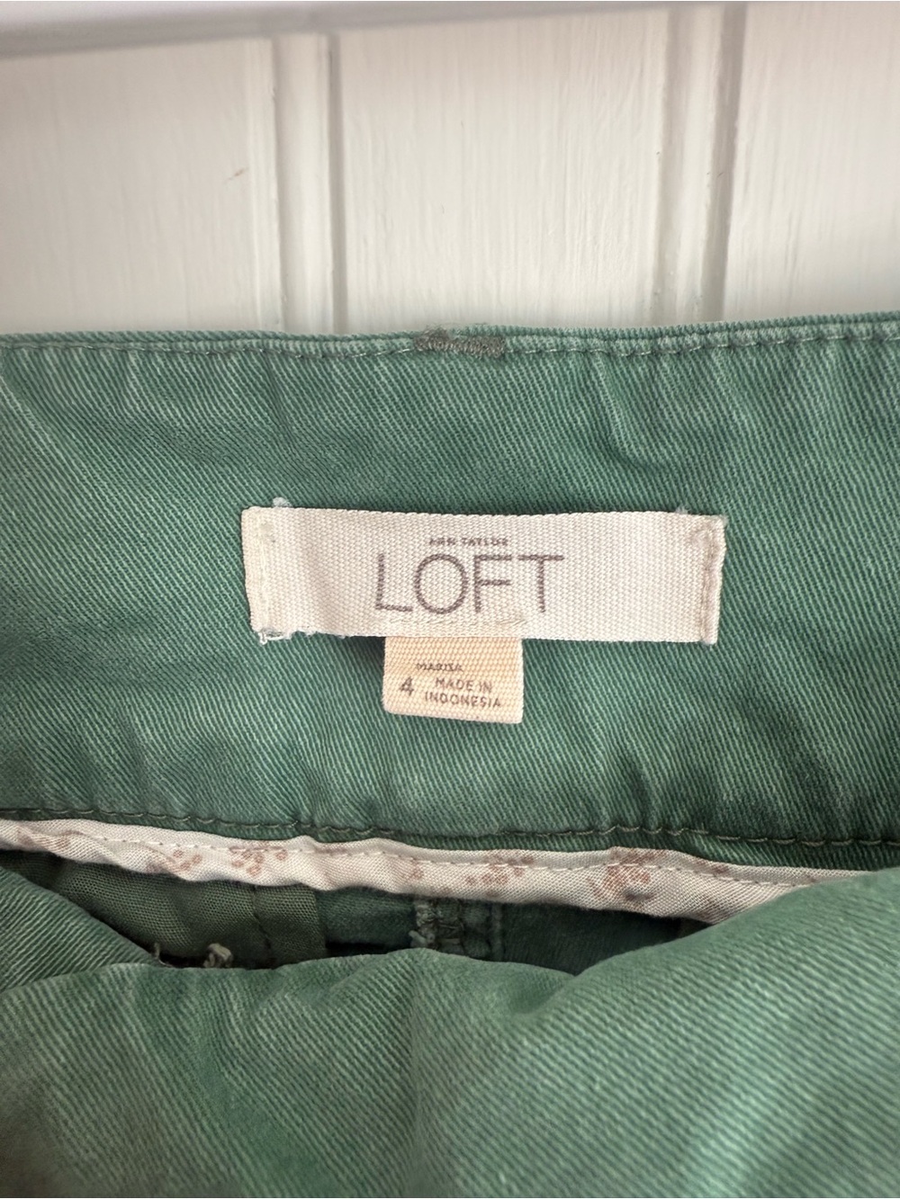 LOFT Green Cropped Pants Size 4 - Picture 2 of 4